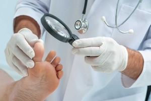 5 cách khám bàn chân cho bệnh nhân tiểu đường
